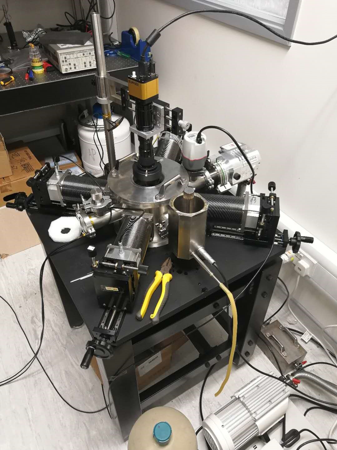 低温液氦探针台